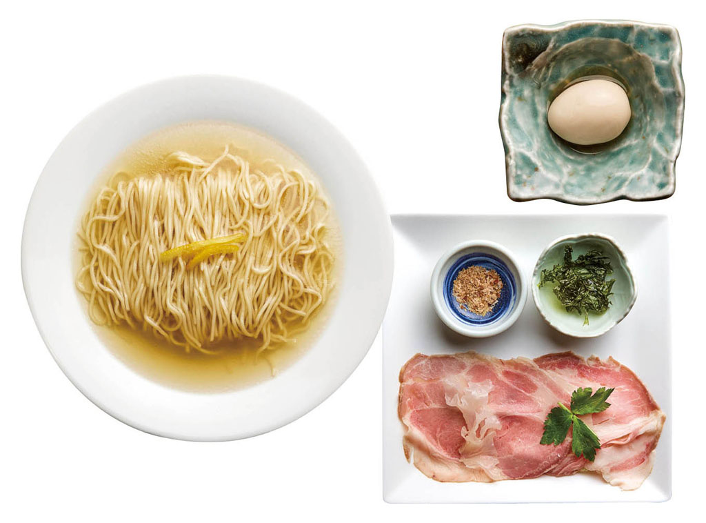 塩ラーメンとこだわりの具材
